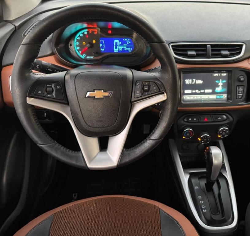 CHEVROLET Onix Hatch - Foto