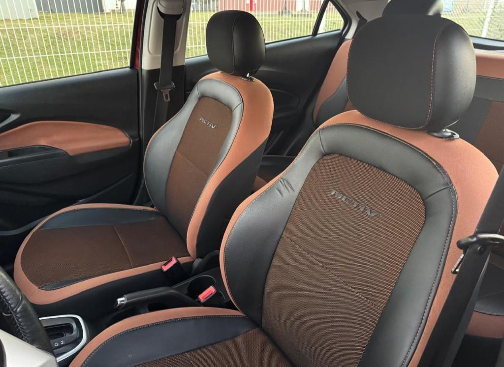 CHEVROLET Onix Hatch - Foto