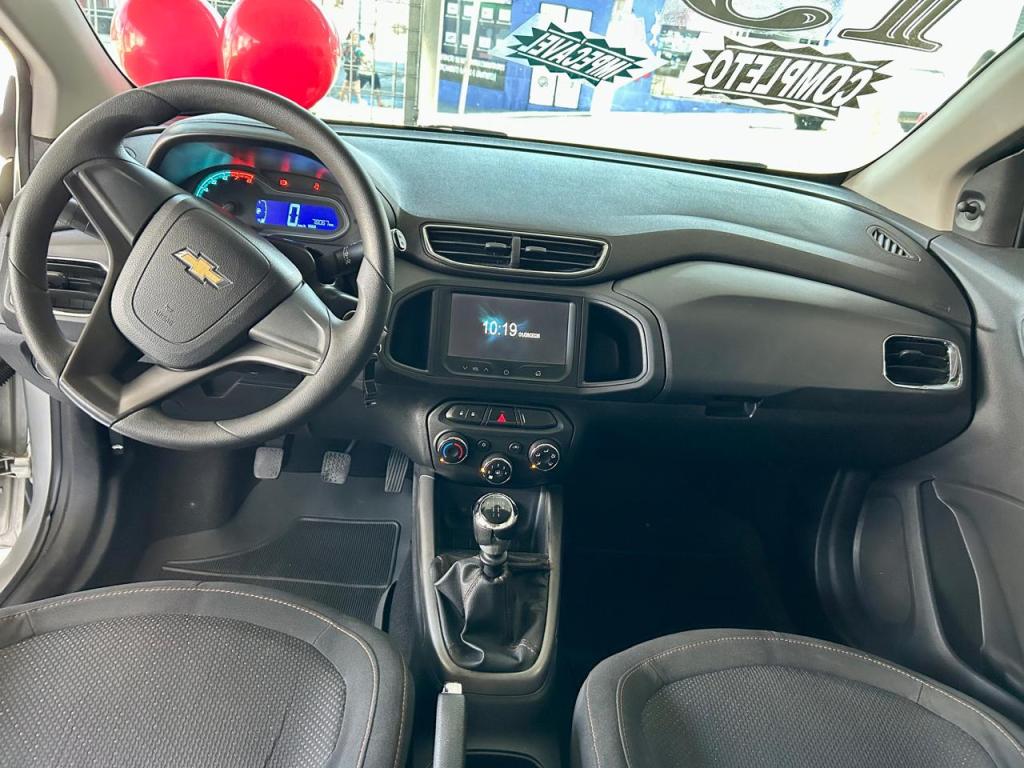 CHEVROLET Onix Hatch - Foto