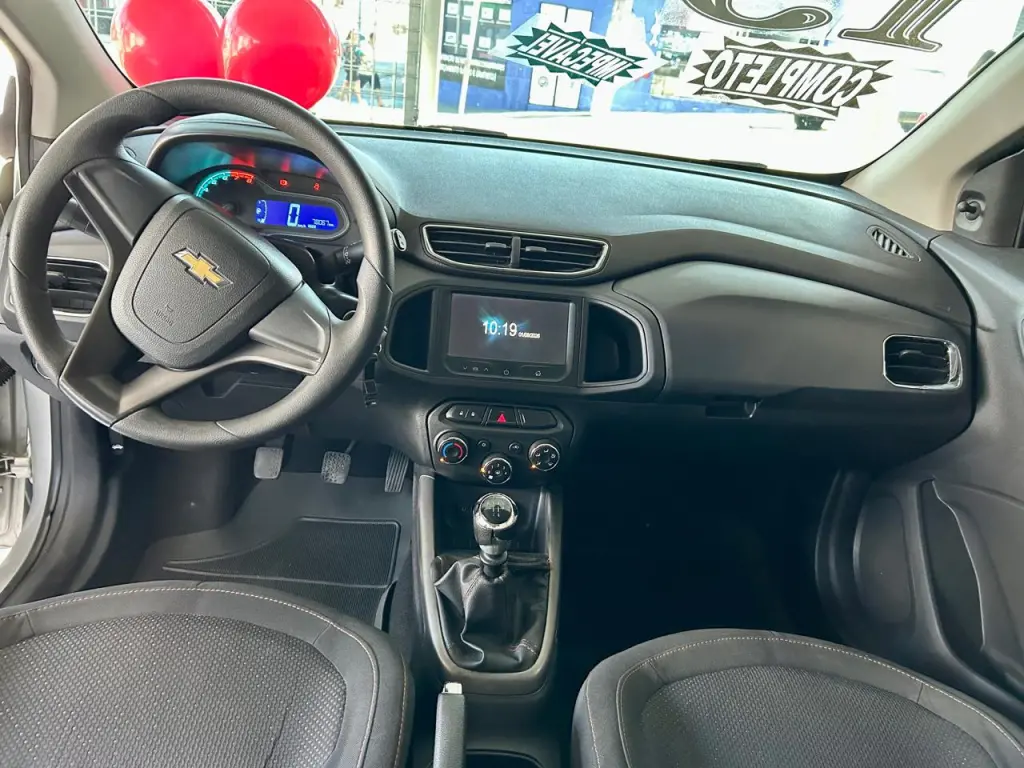 CHEVROLET Onix Hatch - Foto