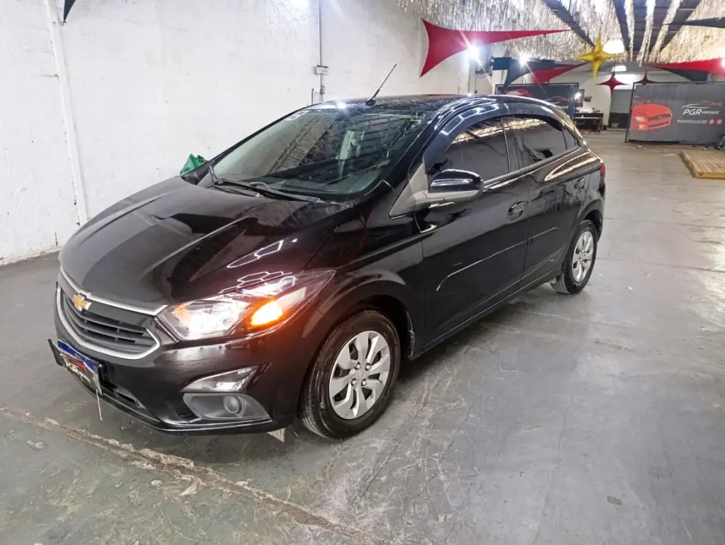 CHEVROLET Onix Hatch - Foto