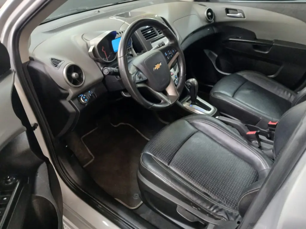 CHEVROLET Sonic Hatch - Foto