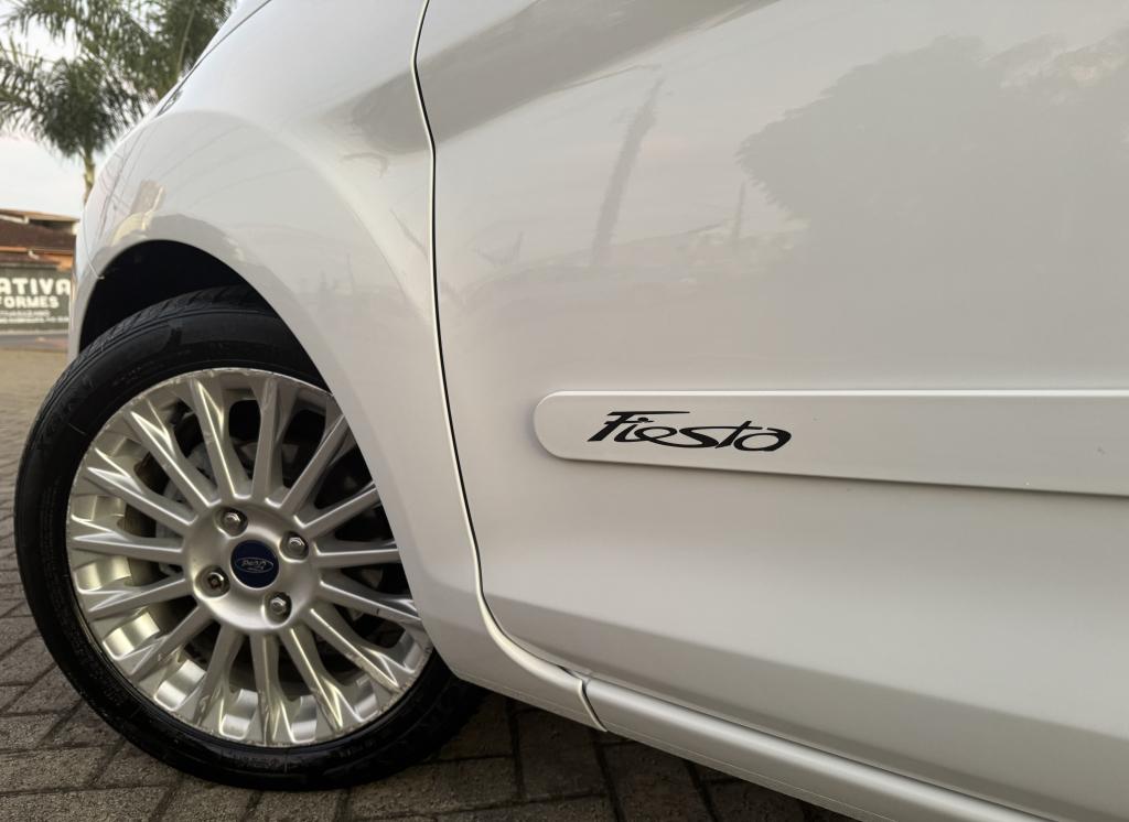 FORD Fiesta Hatch - Foto