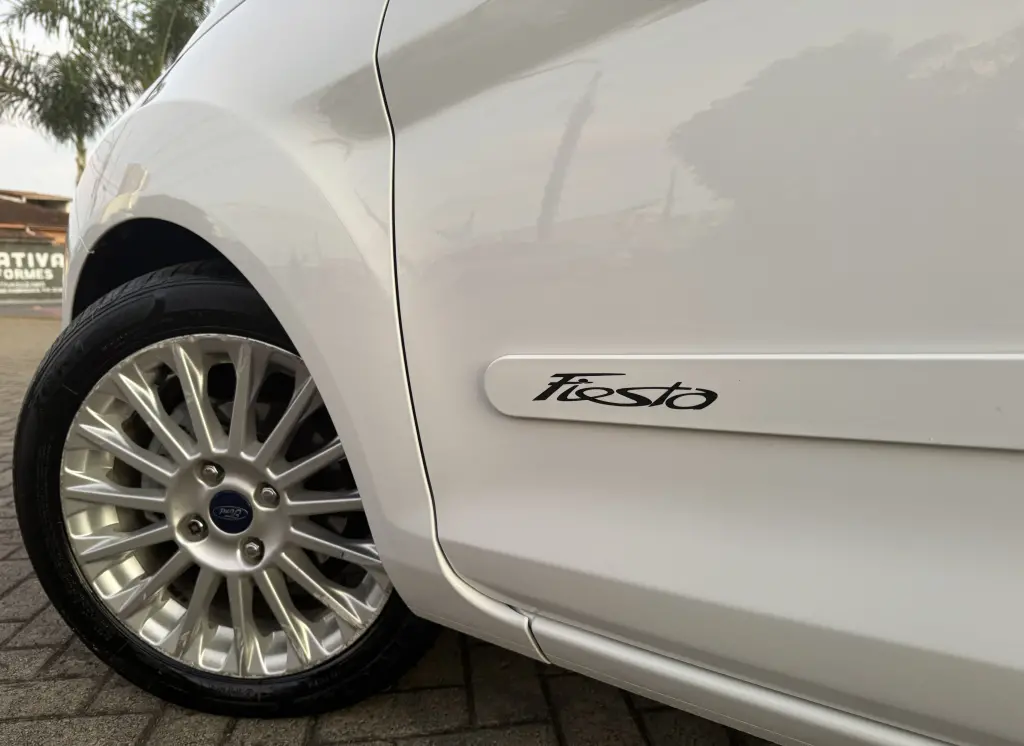 FORD Fiesta Hatch - Foto