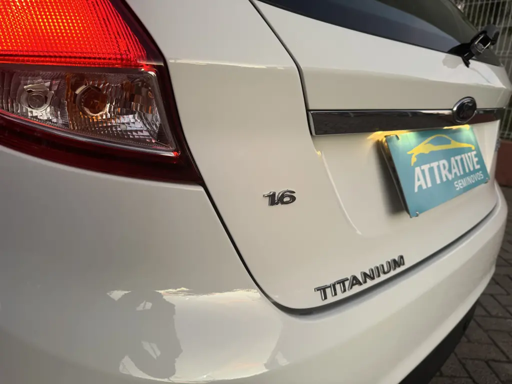 FORD Fiesta Hatch - Foto