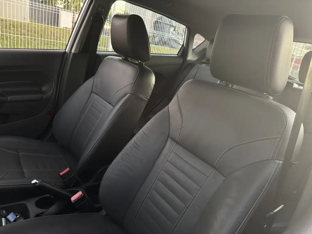 FORD Fiesta Hatch - Foto