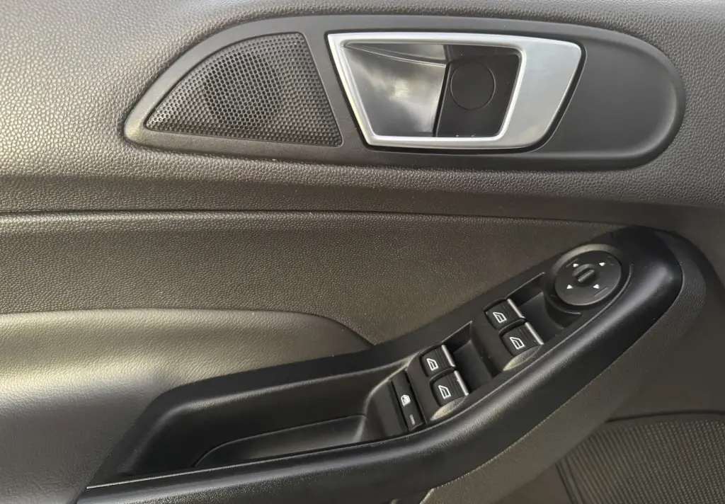 FORD Fiesta Hatch - Foto