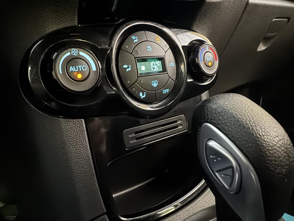 FORD Fiesta Hatch - Foto