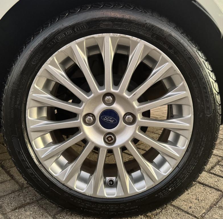 FORD Fiesta Hatch - Foto