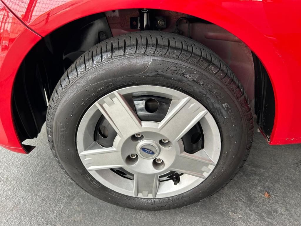 FORD Fiesta Hatch - Foto