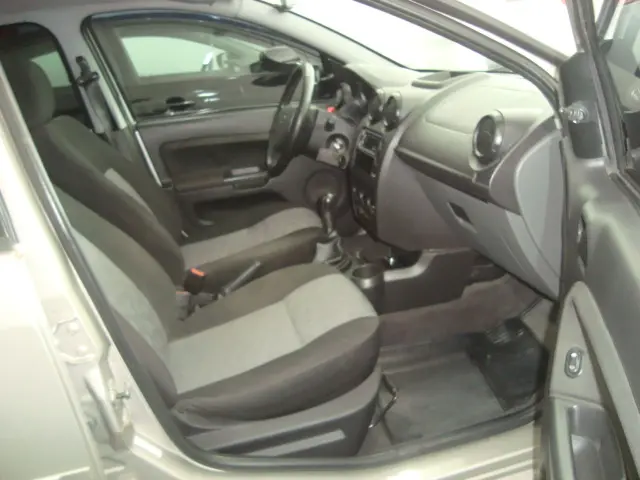 FORD Fiesta Hatch - Foto