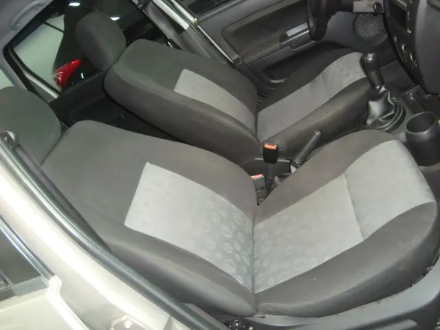 FORD Fiesta Hatch - Foto