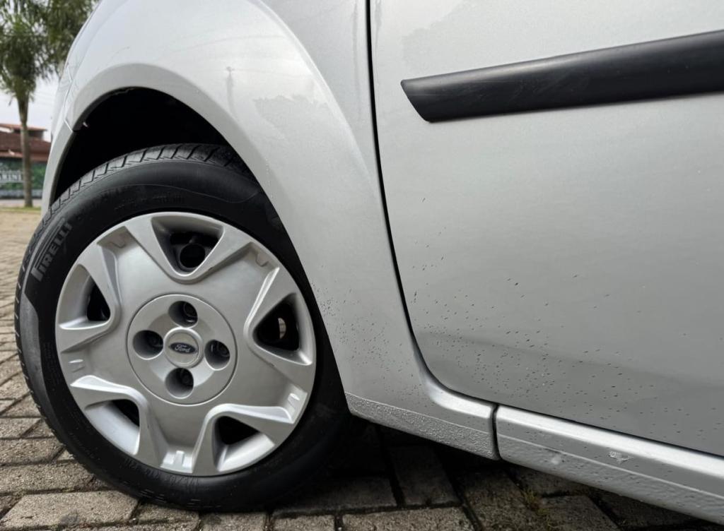FORD Fiesta Hatch - Foto