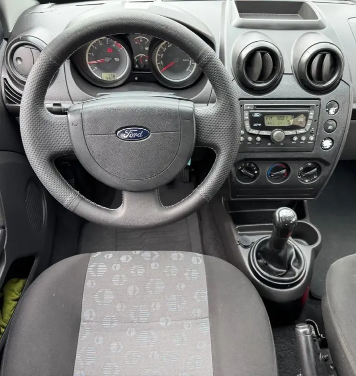 FORD Fiesta Hatch - Foto