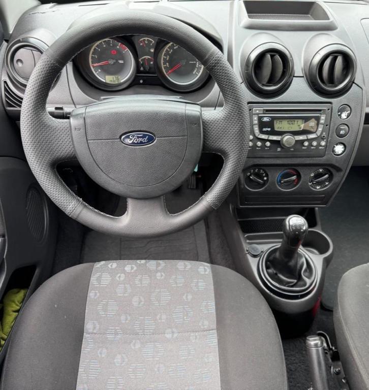 FORD Fiesta Hatch - Foto