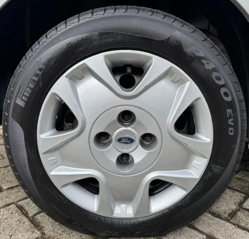 FORD Fiesta Hatch - Foto