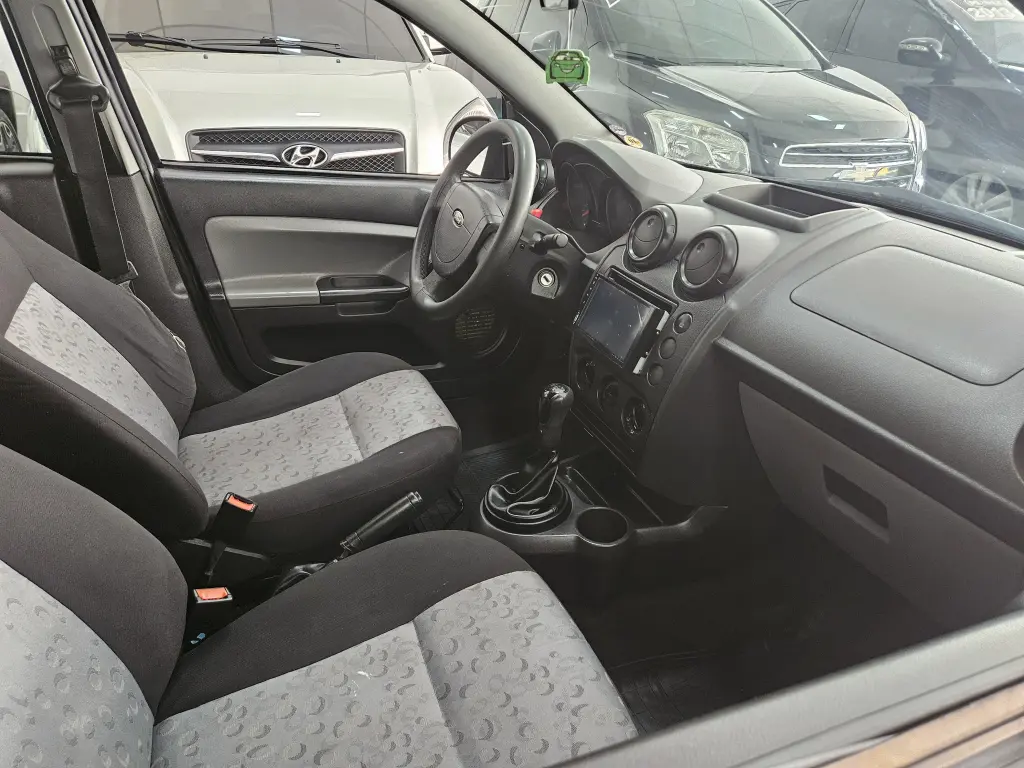 FORD Fiesta Hatch - Foto