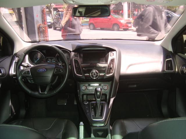 FORD Focus Sedan - Foto