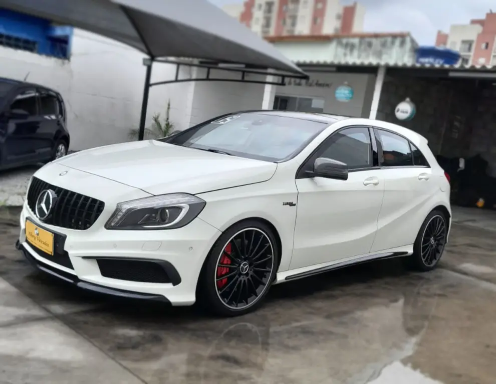 MERCEDES-BENZ A 45 AMG - Foto