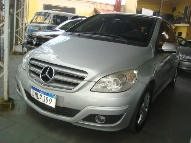 MERCEDES-BENZ B 180