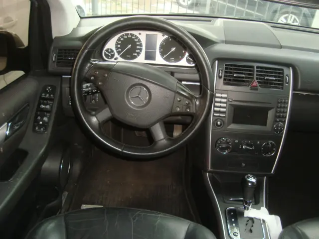 MERCEDES-BENZ B 180 - Foto