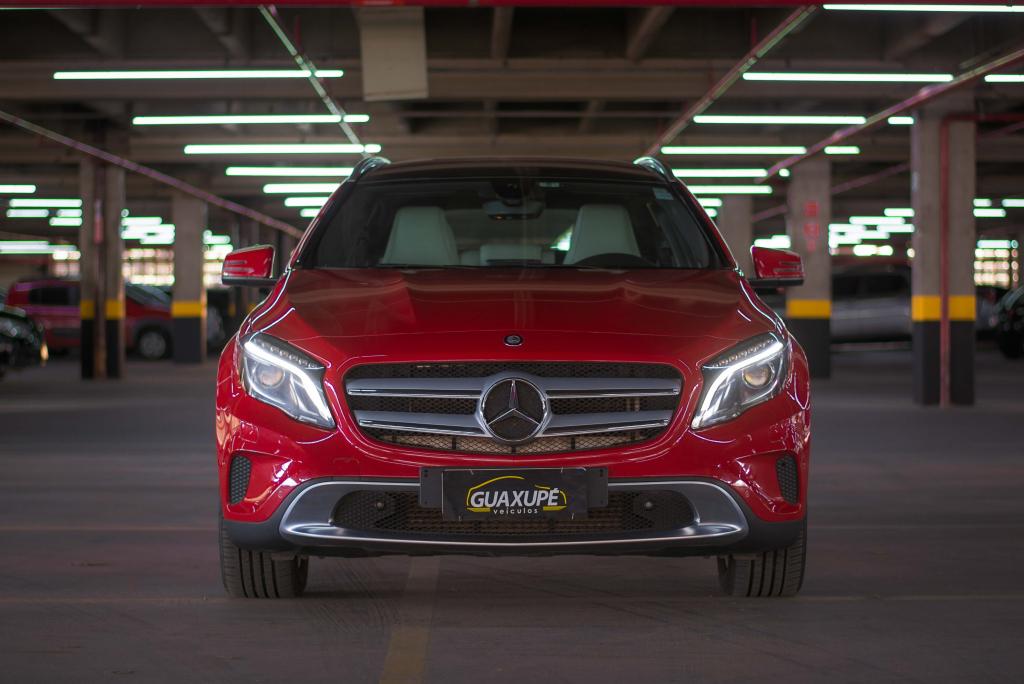 MERCEDES-BENZ GLA 200