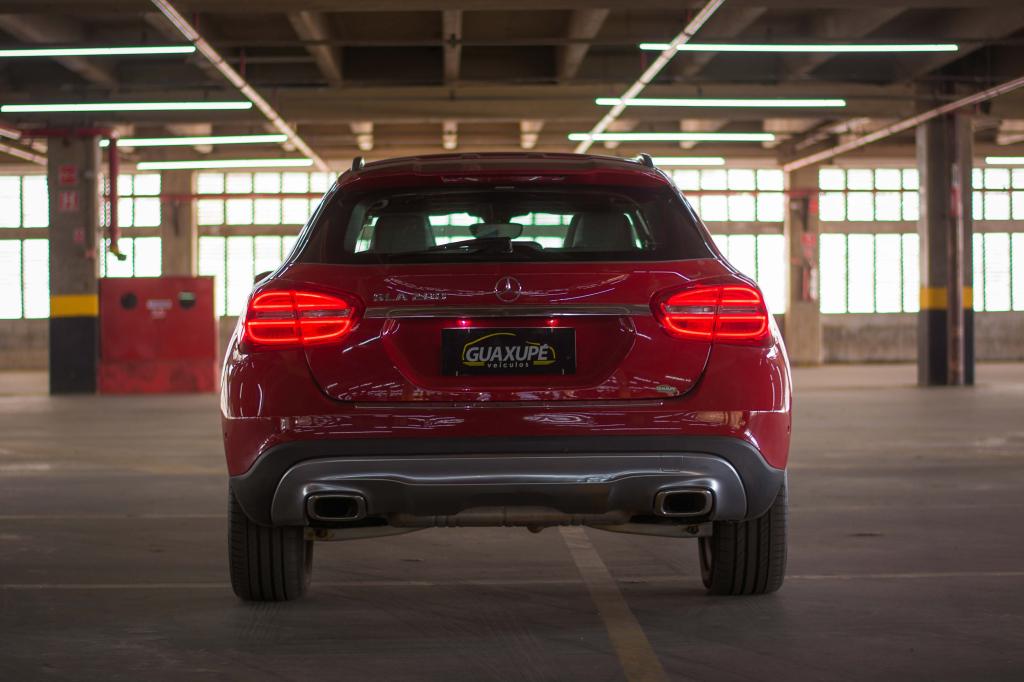 MERCEDES-BENZ GLA 200 - Foto