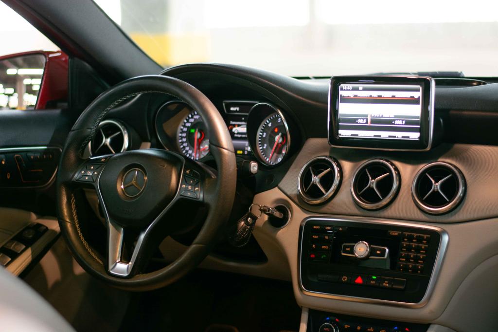 MERCEDES-BENZ GLA 200 - Foto