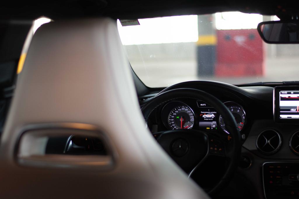 MERCEDES-BENZ GLA 200 - Foto