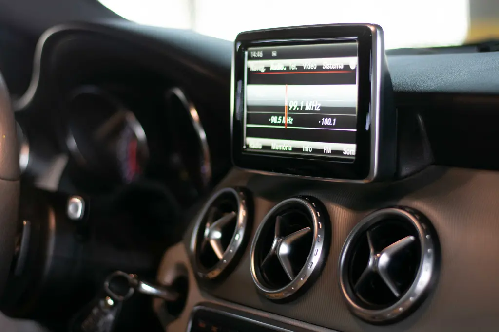 MERCEDES-BENZ GLA 200 - Foto