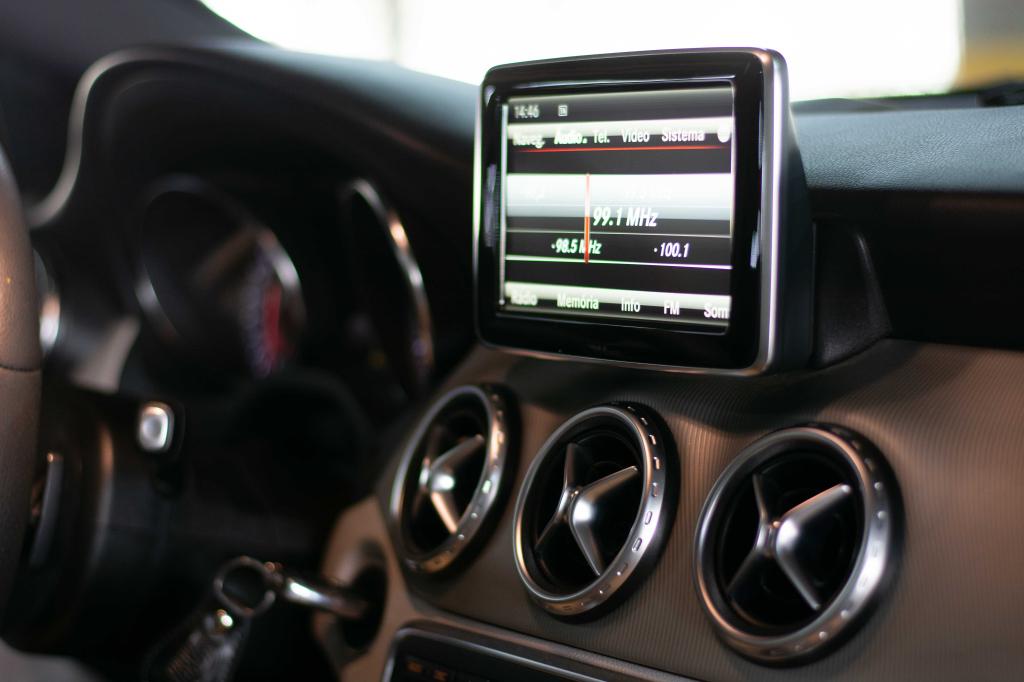 MERCEDES-BENZ GLA 200 - Foto