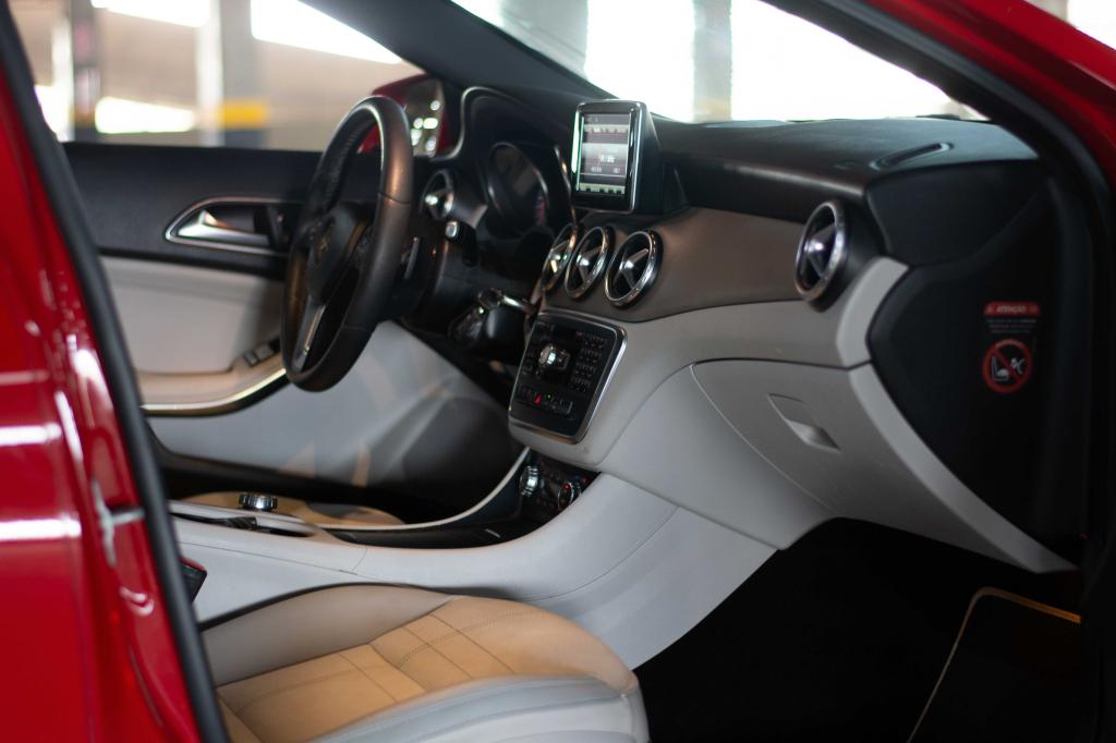 MERCEDES-BENZ GLA 200 - Foto