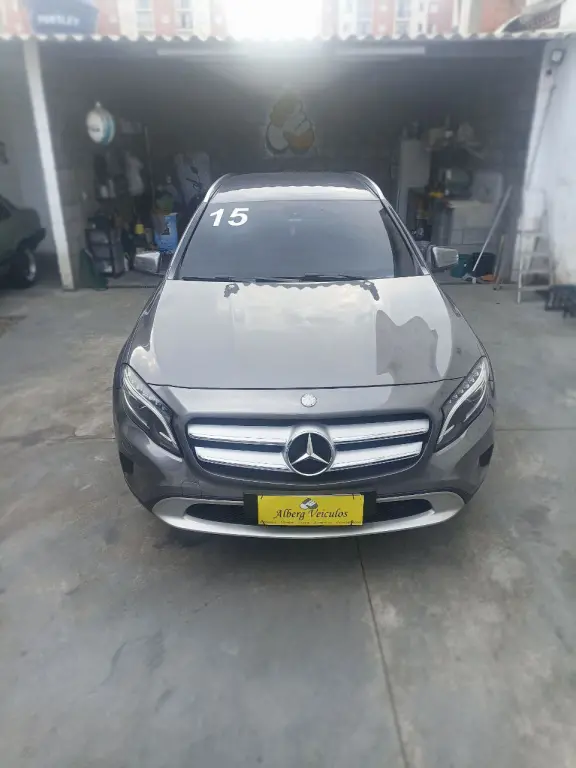 MERCEDES-BENZ GLA 200 - Foto