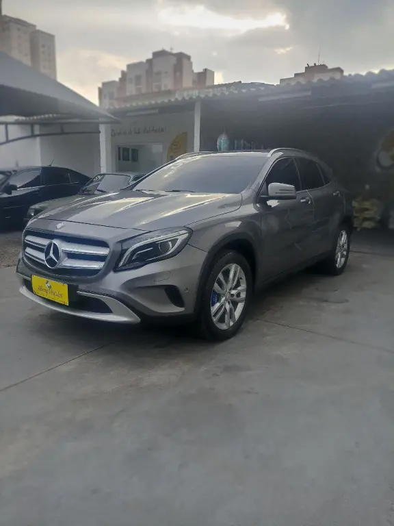MERCEDES-BENZ GLA 200 - Foto