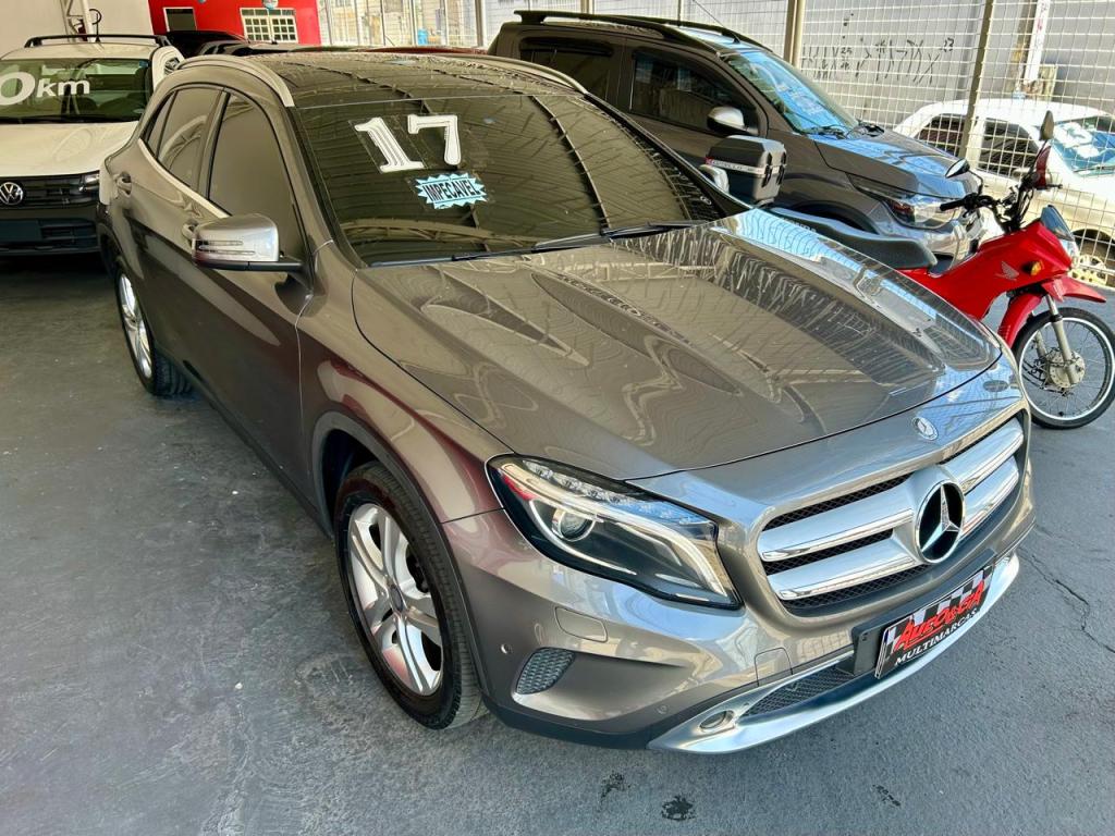 MERCEDES-BENZ GLA 200