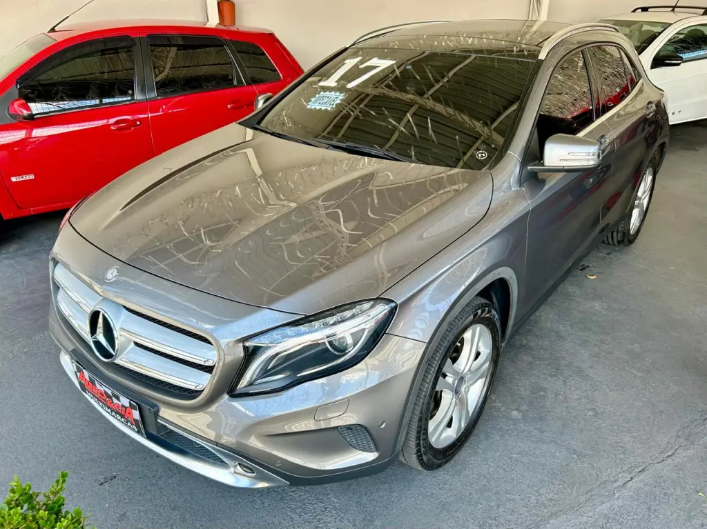 MERCEDES-BENZ GLA 200 - Foto