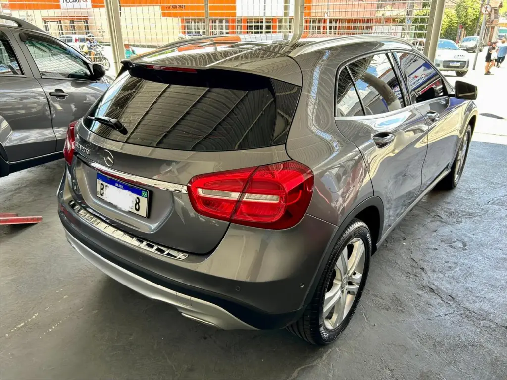 MERCEDES-BENZ GLA 200 - Foto