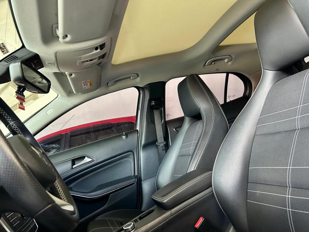 MERCEDES-BENZ GLA 200 - Foto