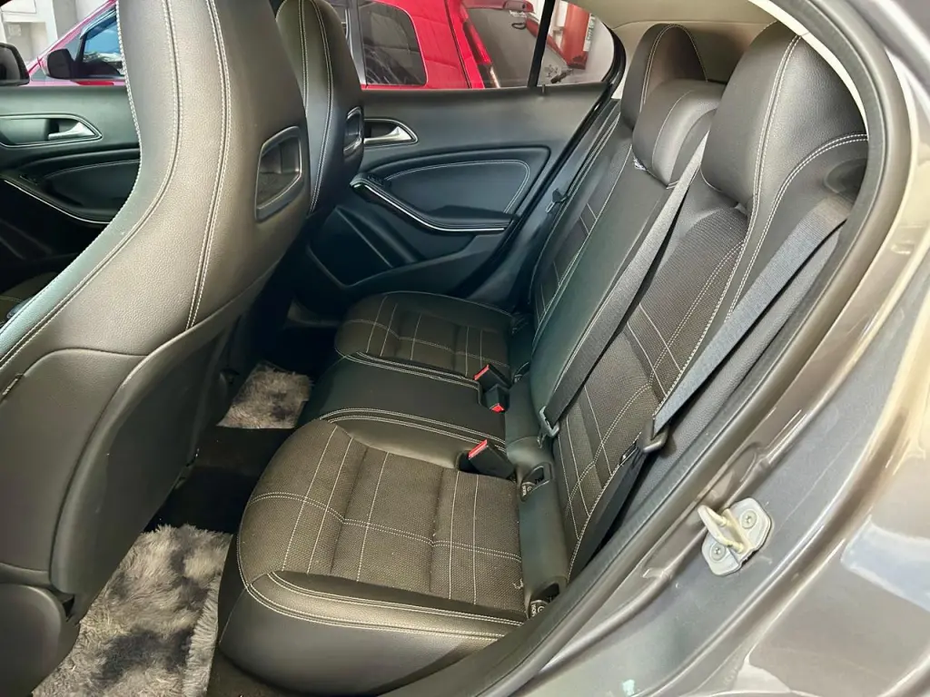 MERCEDES-BENZ GLA 200 - Foto