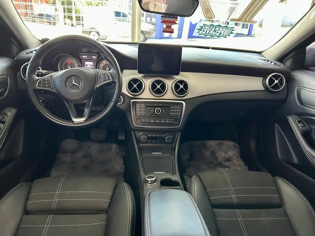 MERCEDES-BENZ GLA 200 - Foto