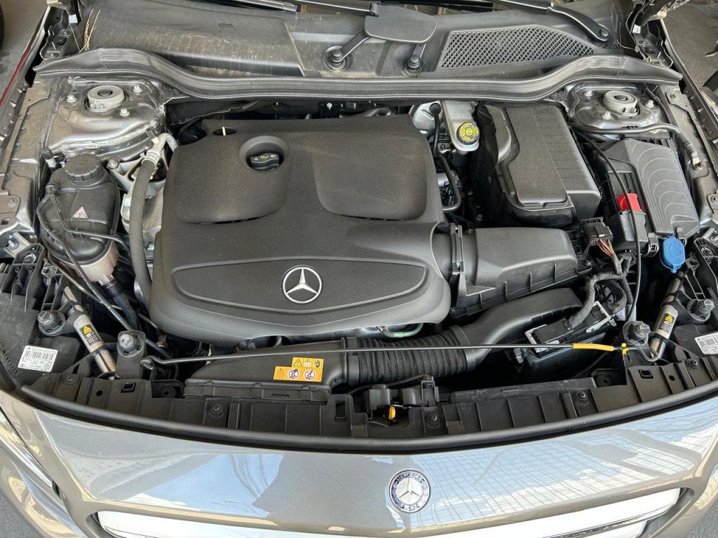 MERCEDES-BENZ GLA 200 - Foto