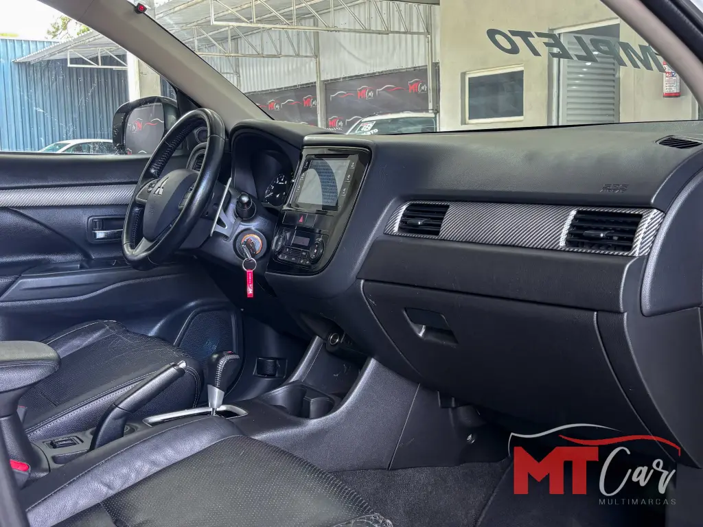 MITSUBISHI Outlander - Foto