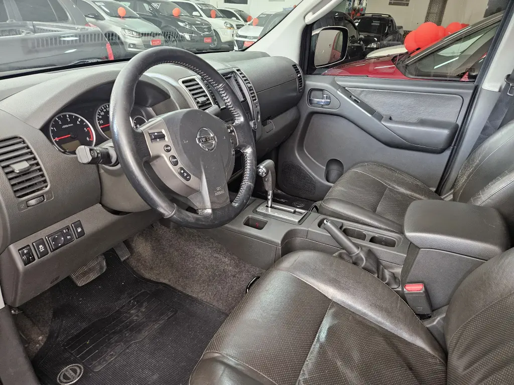 NISSAN Frontier - Foto