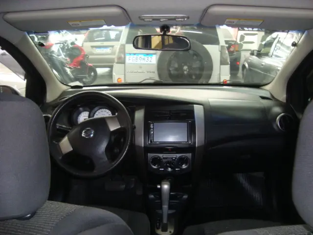 NISSAN Livina - Foto