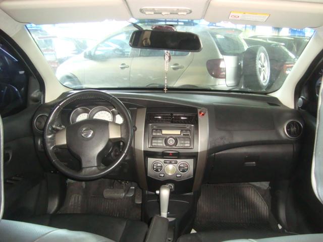 NISSAN Livina - Foto