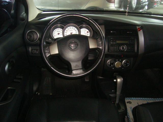NISSAN Livina - Foto