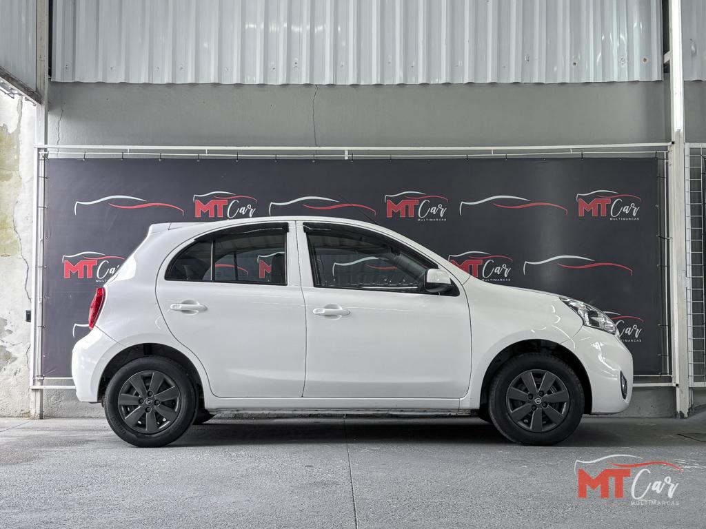 NISSAN March - Foto