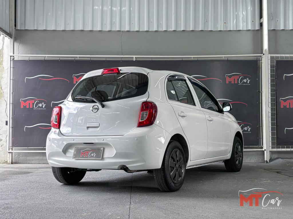NISSAN March - Foto