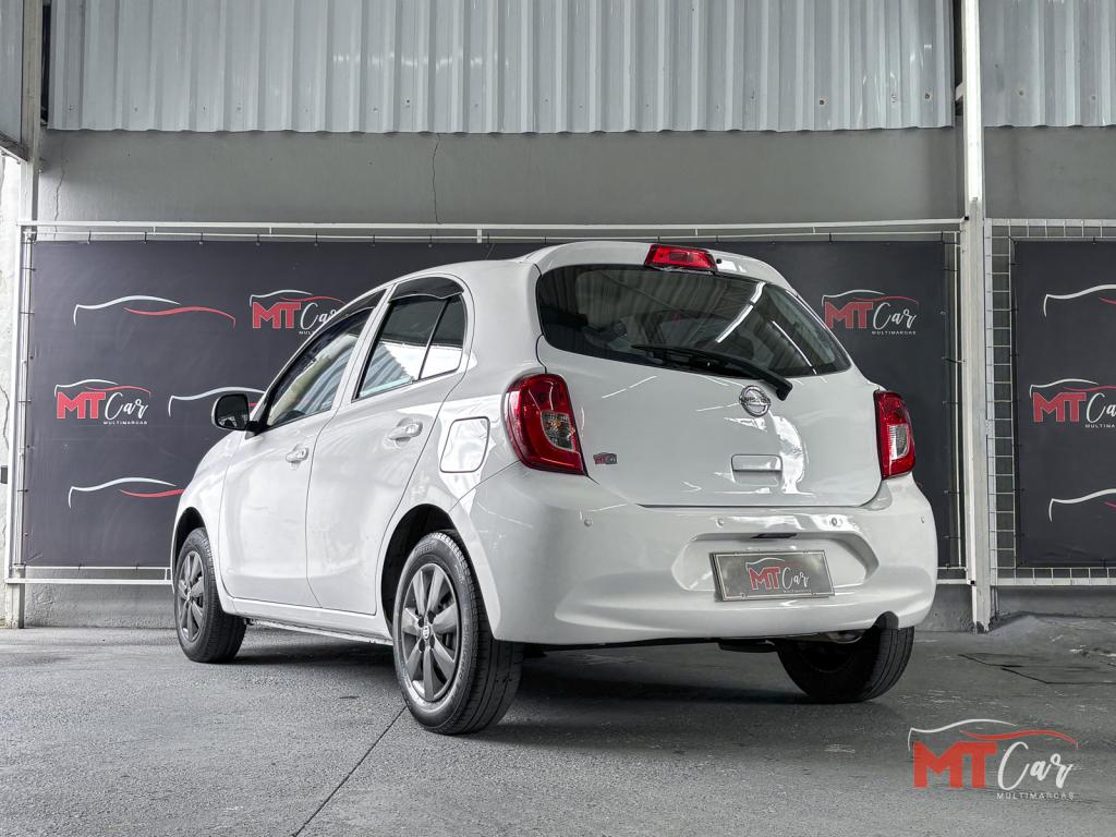 NISSAN March - Foto