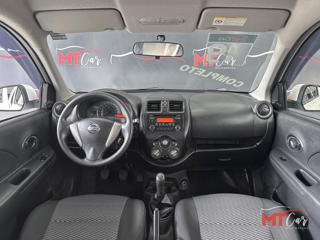 NISSAN March - Foto